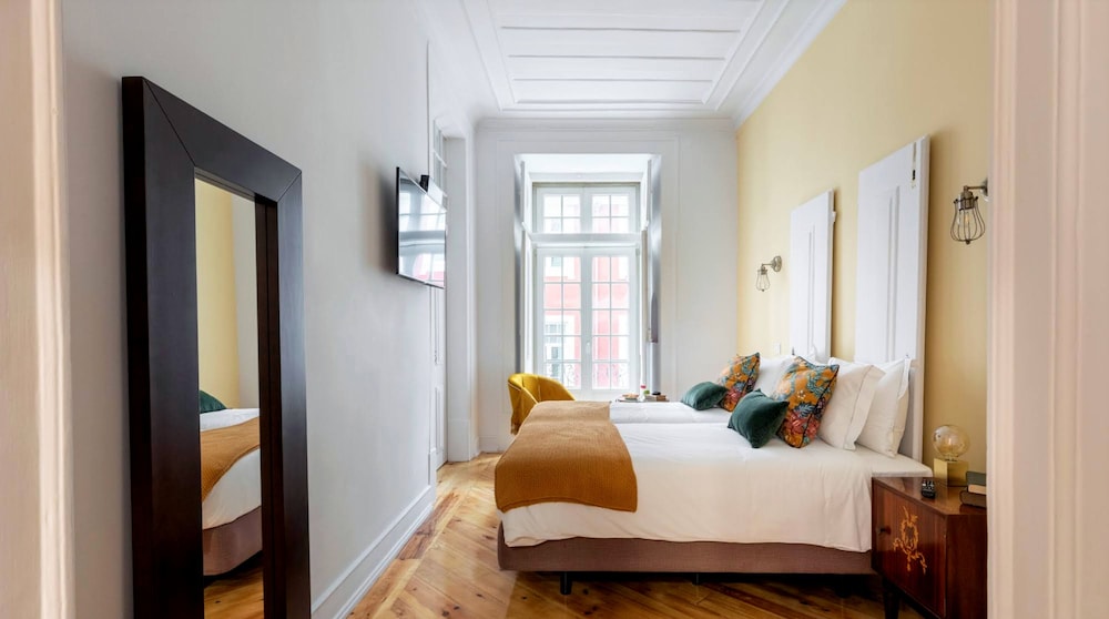 City, Twin Beds