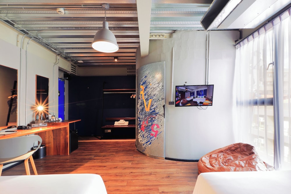 Mestyle Garage Hotel 67/86