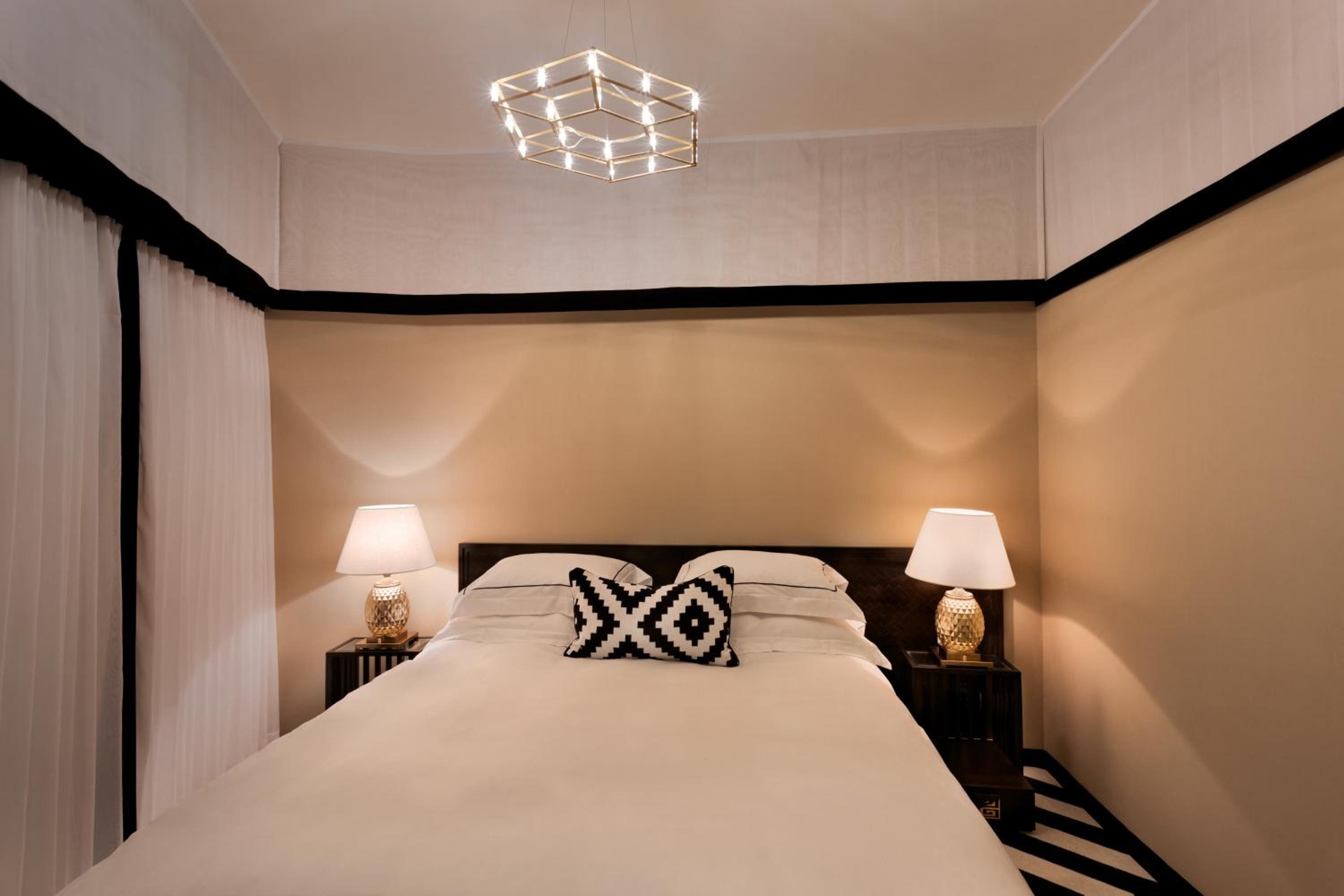 1 BEDROOM, SUITE
