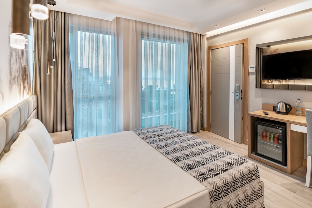 STANDARD, PARTIAL SEA VIEW, SEA VIEW