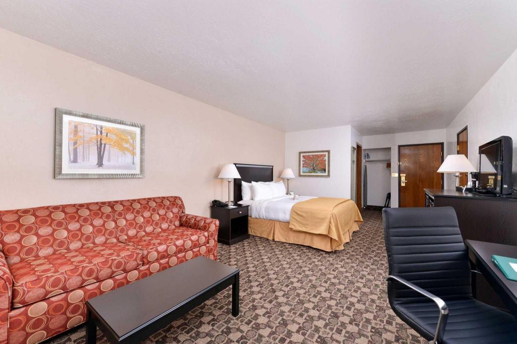 1 Bedroom, Queen Bed