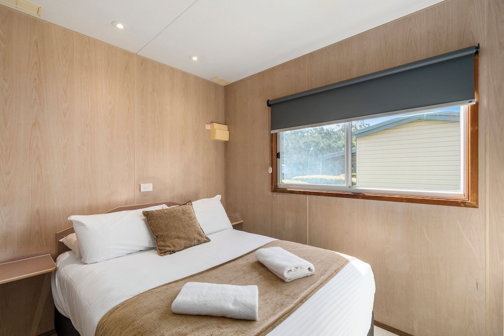 كابينة بسرير مزدوج وسرير بطابقين بغرفتي نوم، Eden Beachfront Holiday Park 6/10
