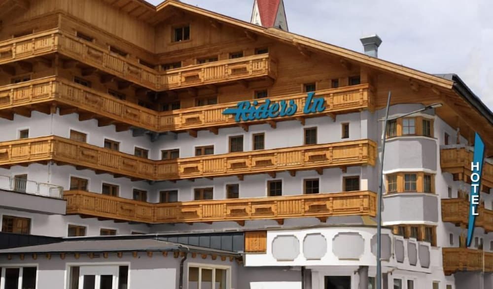 Hotel Tyrol 2/58