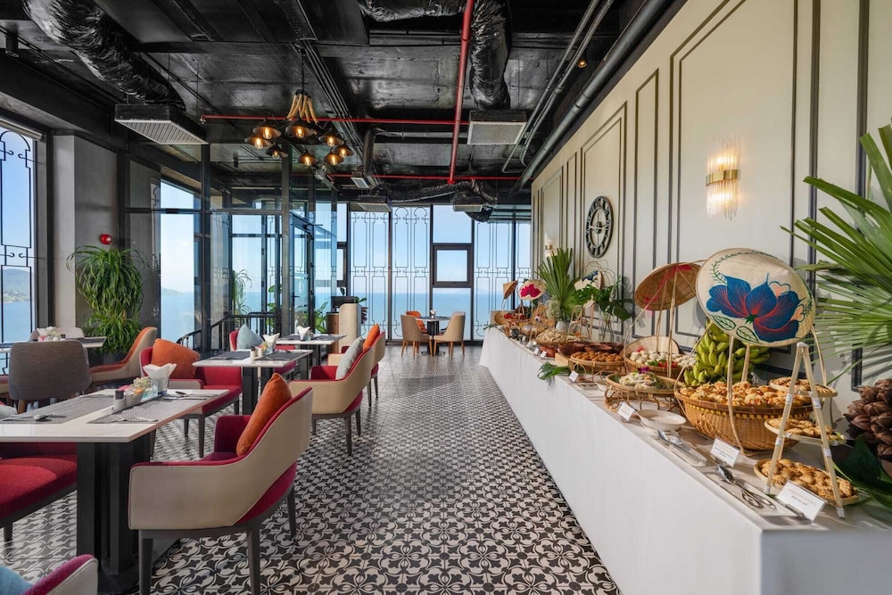Peninsula Hotel Danang 29/48