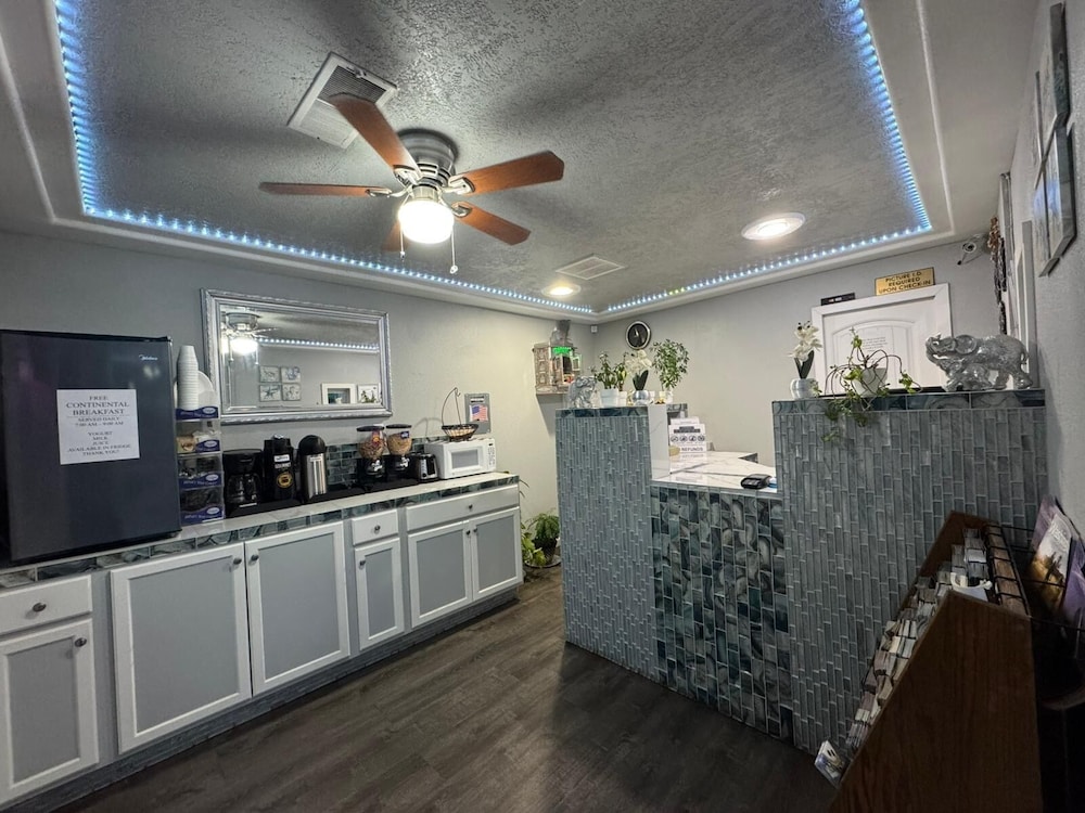 Capital O Budget Inn Ontario I-84 10/52