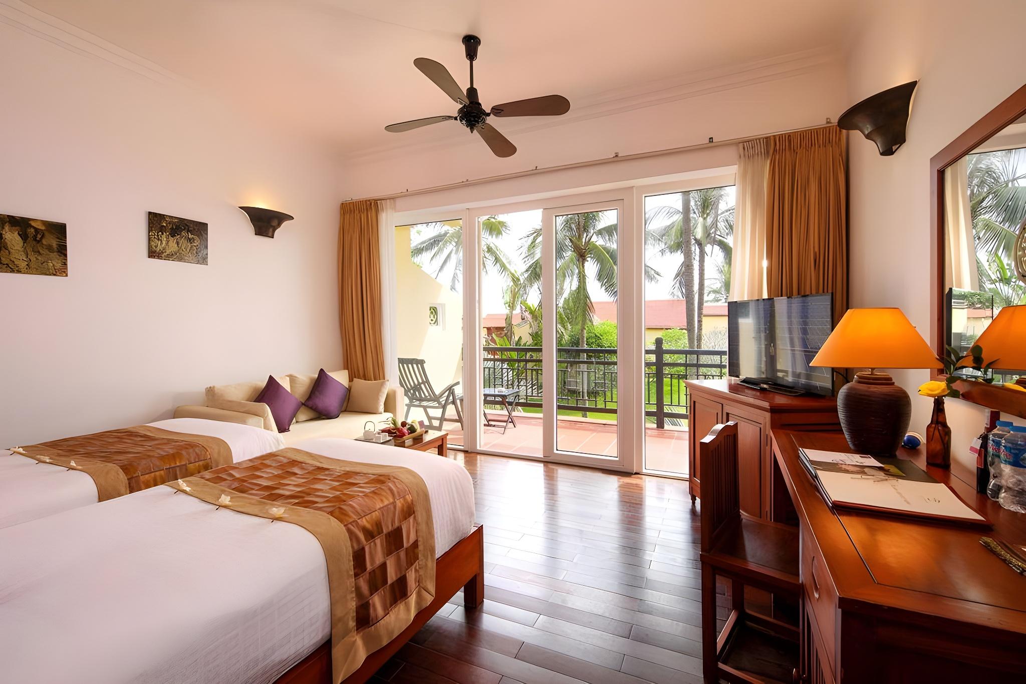 Room, Twin Beds, Garden View