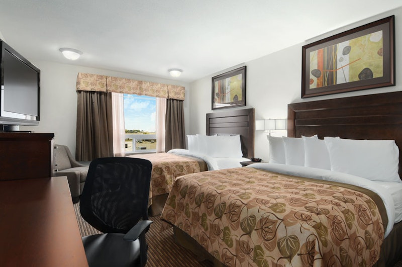 Weyburn Canalta Hotel 5/41
