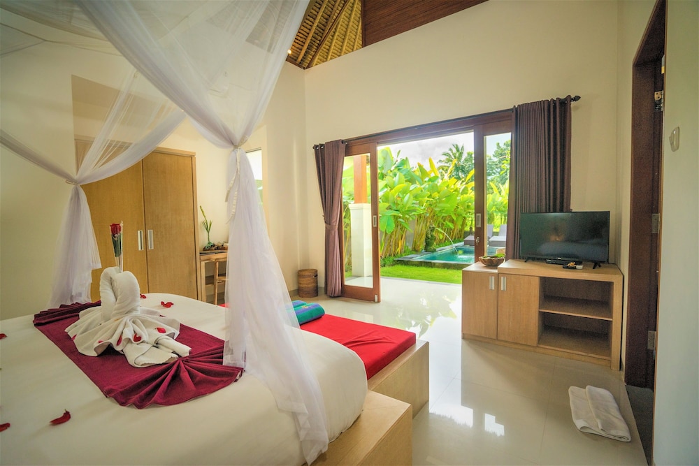 Three Gold Luxury Private Villas 9/50