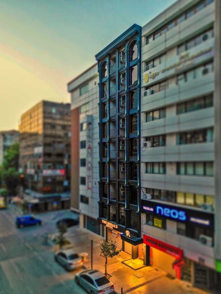 The Royals Hotel 20/21