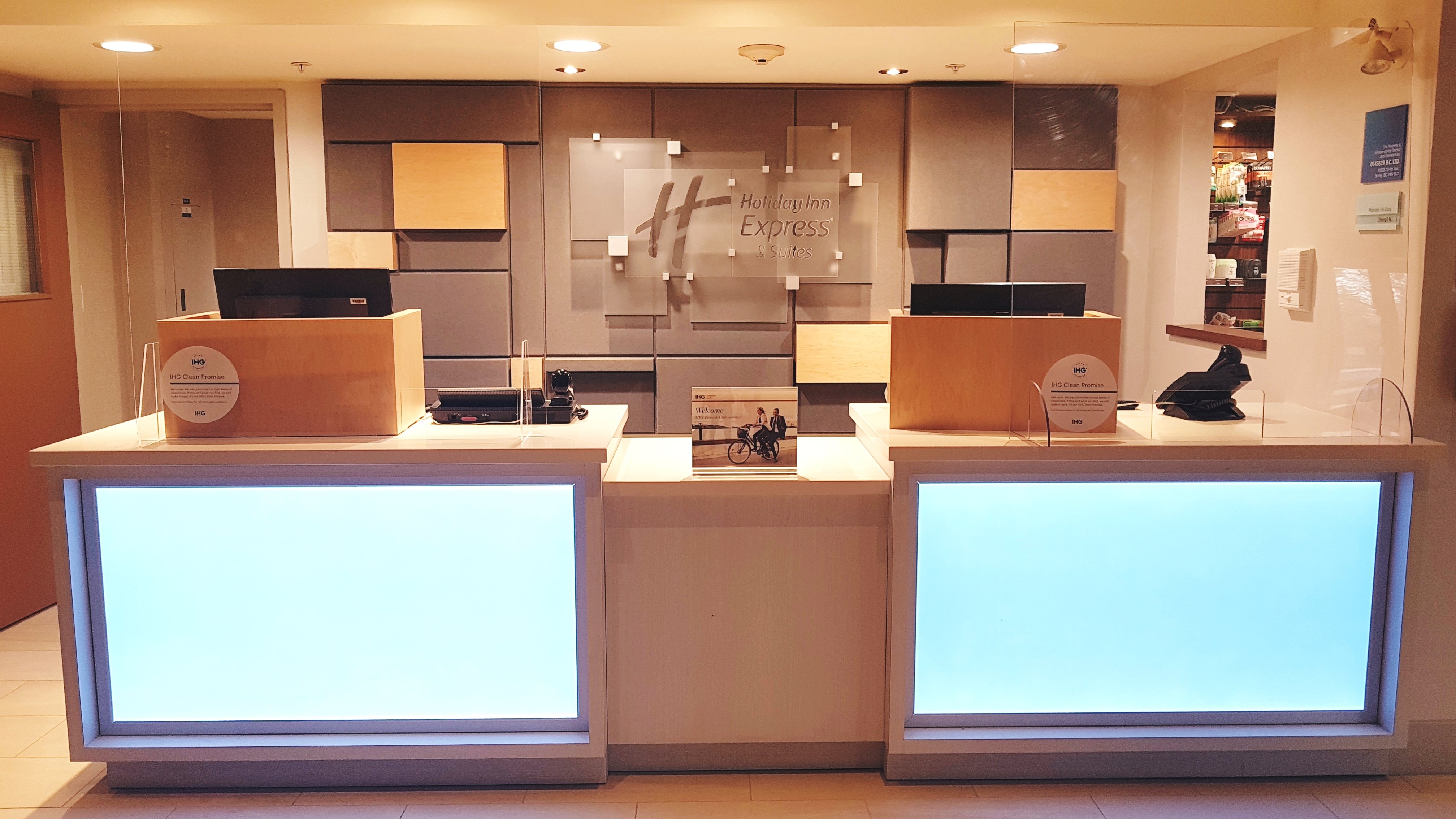 Holiday Inn Express Suites Surrey 4/50