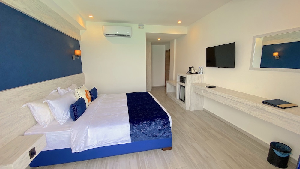 غرفة ديلوكس بسرير كينج بإطلالة على البحر بشرفة، Kaani Palm Beach 2/3