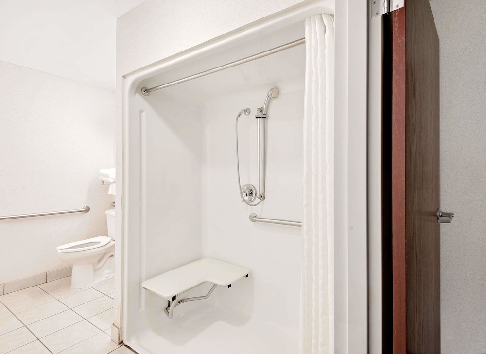 Microtel Inn & Suites by Wyndham Hagerstown 12/18