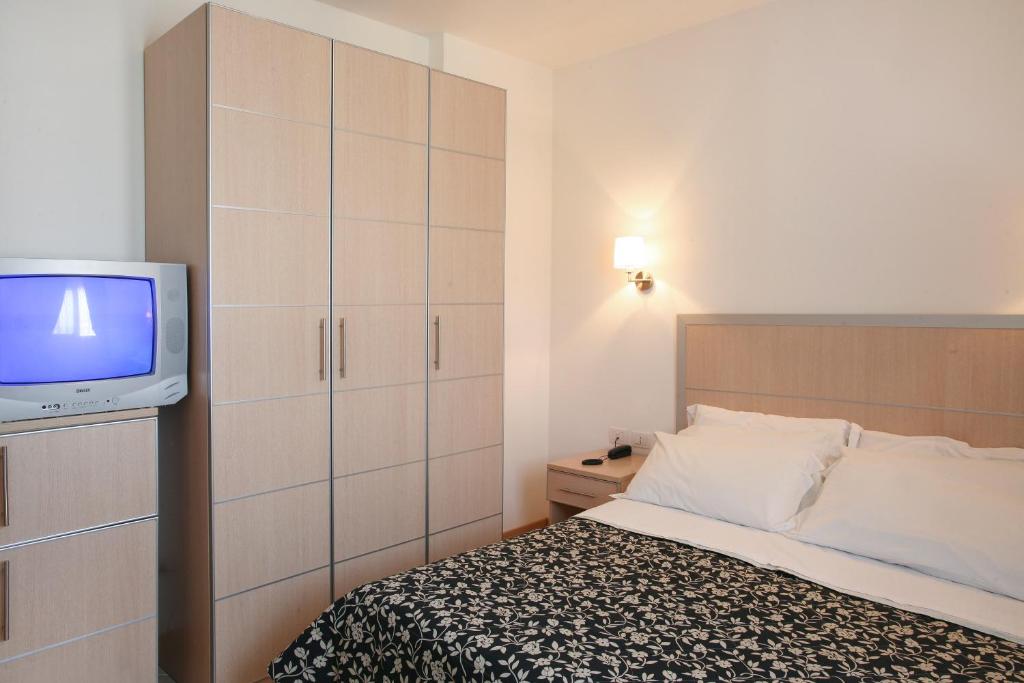 جناح جونيور، Hotel Residence T2 Rimini 4/6