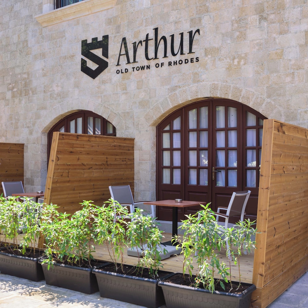 Arthur Suites 10/60