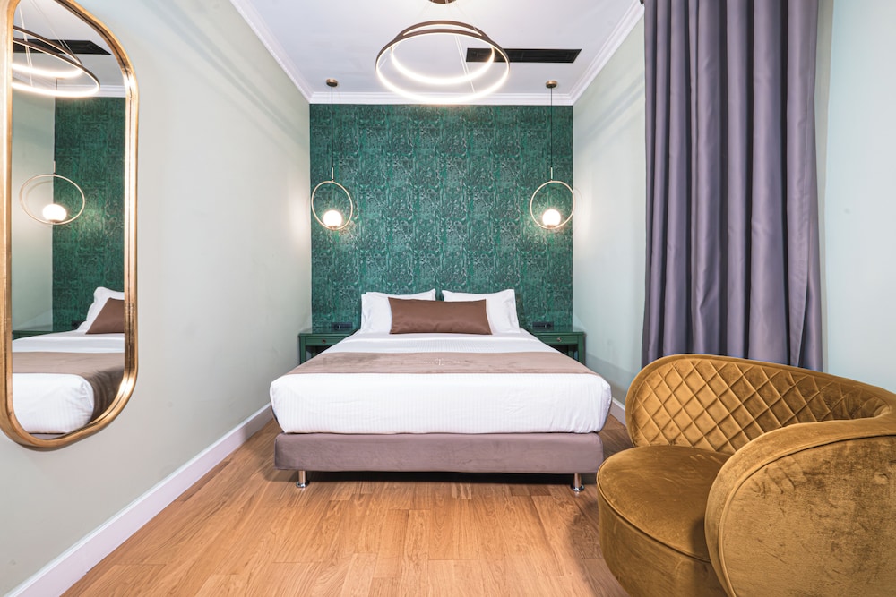 ROOF TOP, PREMIUM, QUEEN BED, PARTIAL ACROPOLIS VIEW