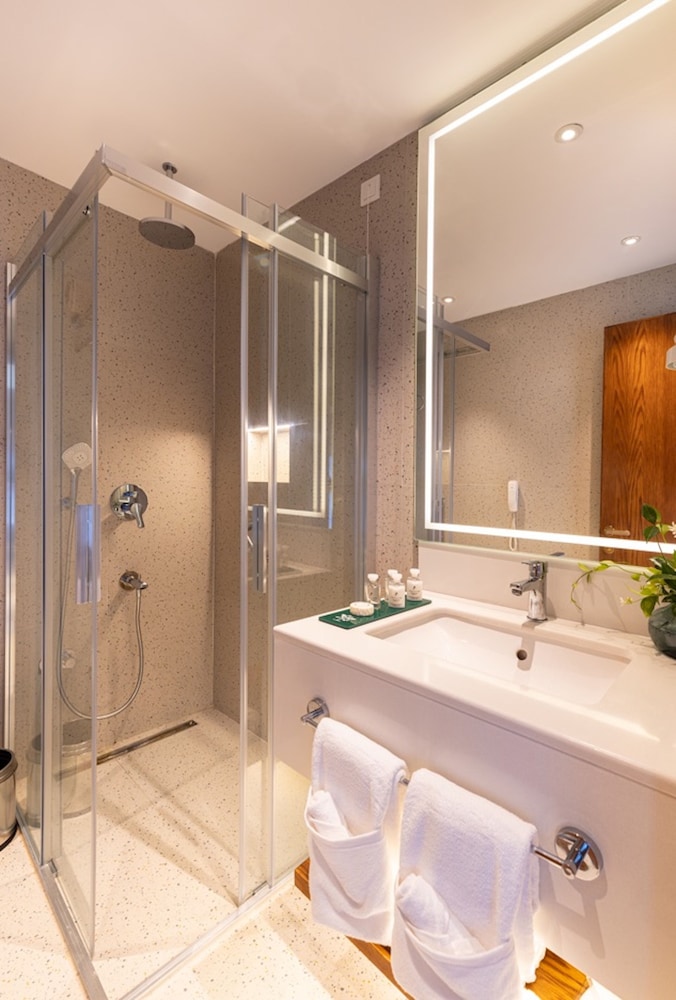 THE XON HOTEL 50/50