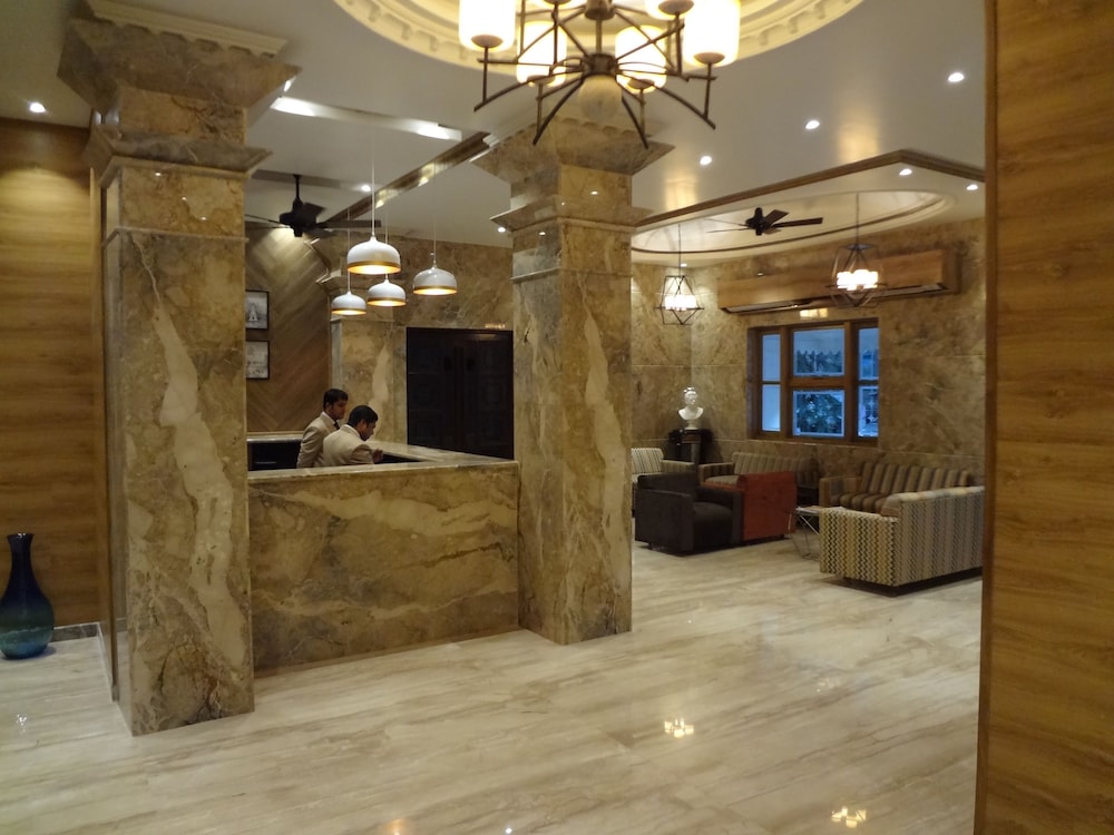 Grand Hotel 2/27