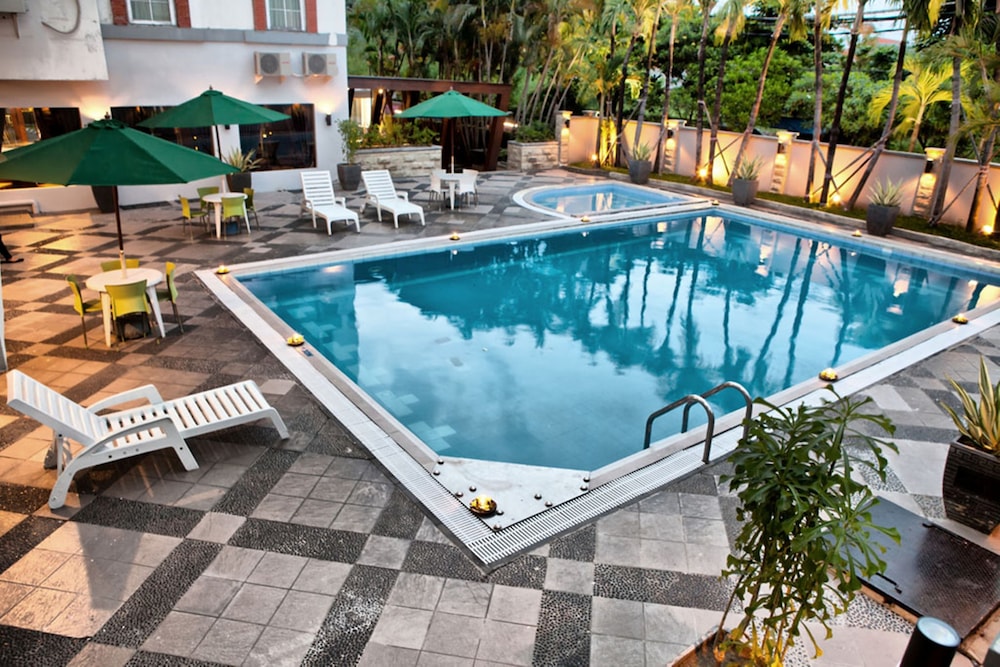 Country Heritage Resort Hotel 18/20