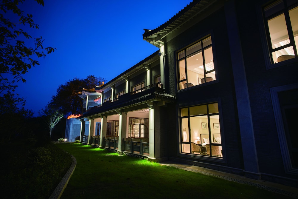 West Lake State Guest House 2/50