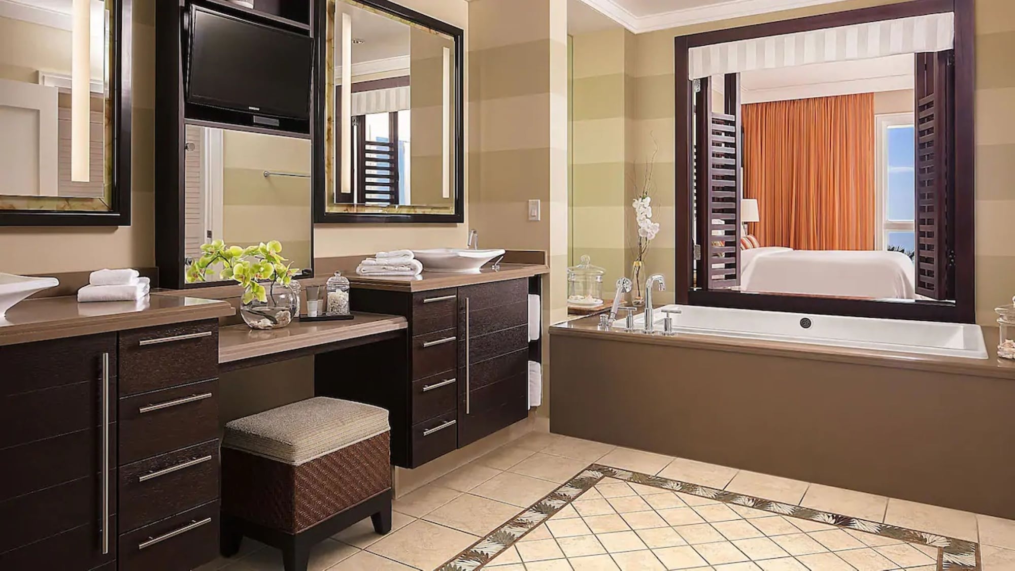 3 Bedrooms, Gulf Front
