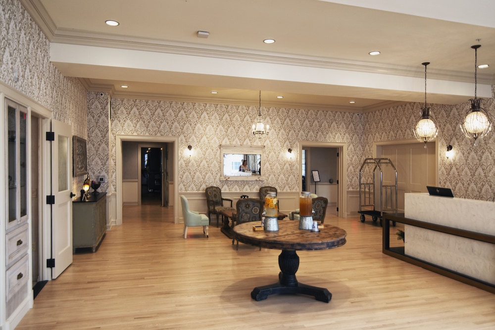 The Stella Hotel and Ballroom 62/66