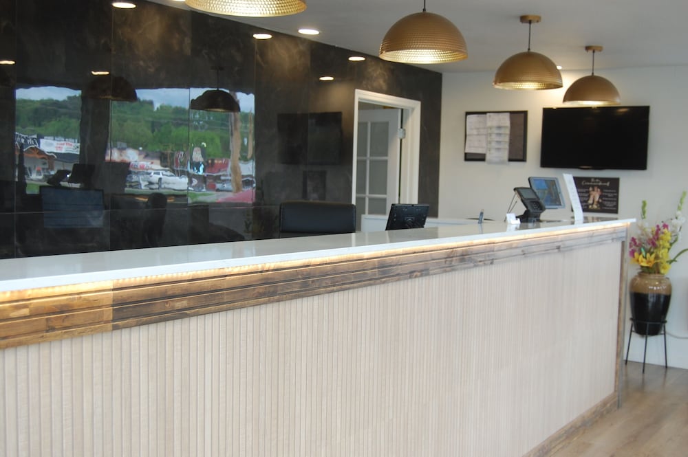 Vacation Lodge 9/65