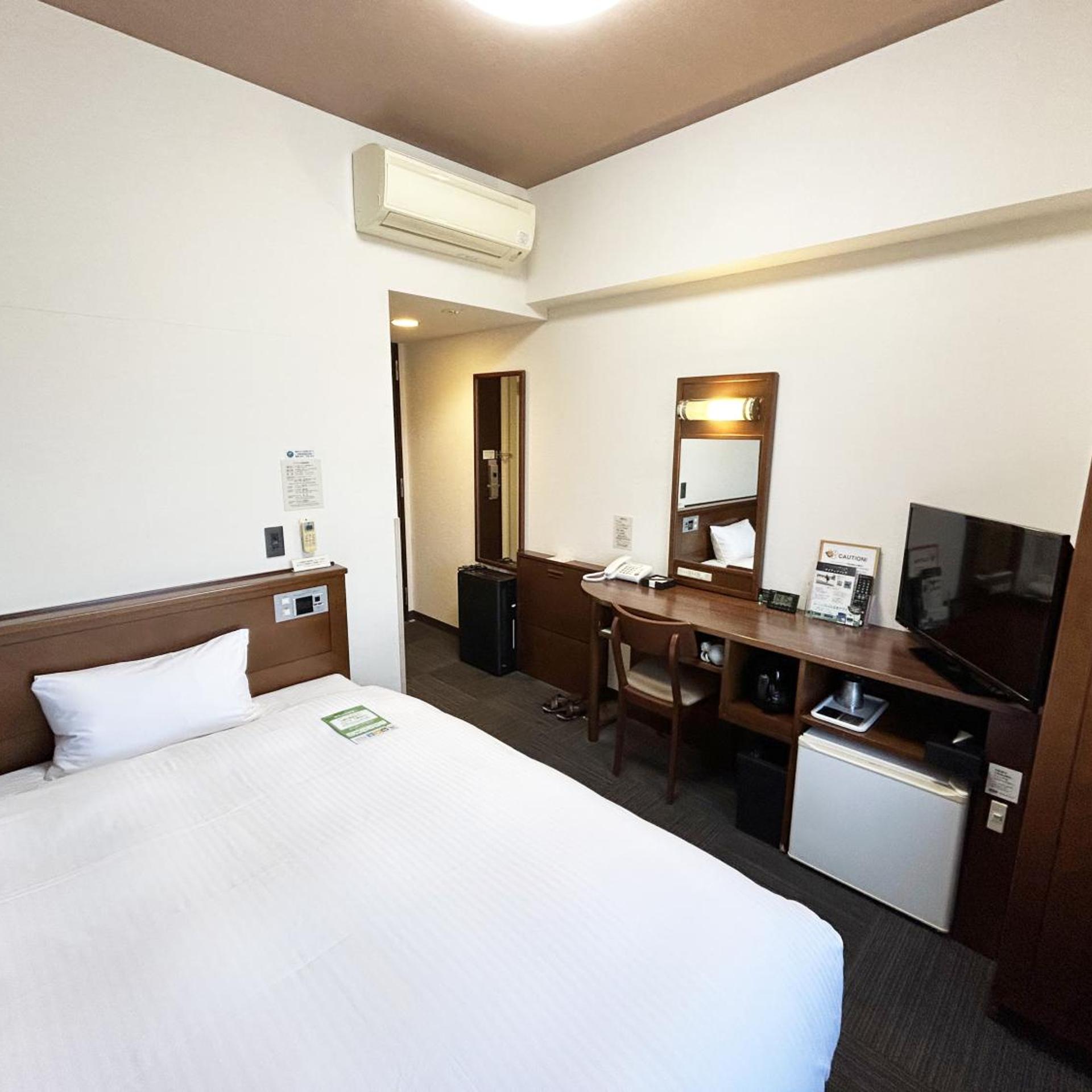 Room, Single, Light Housekeeping