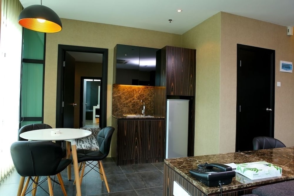 Flemington Hotel 33/43
