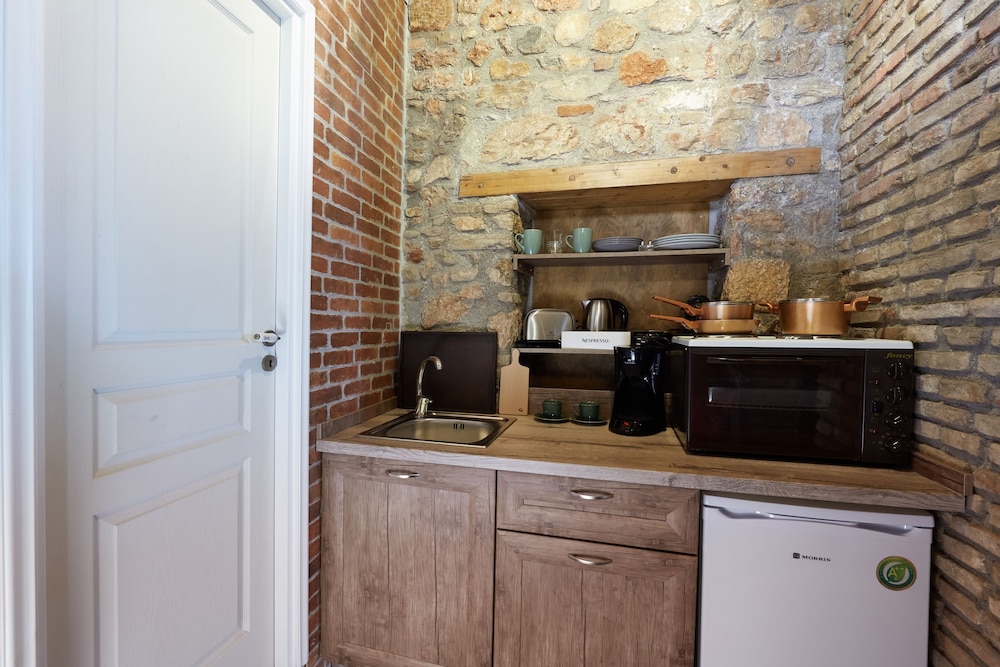 Athenian Residences 8/50