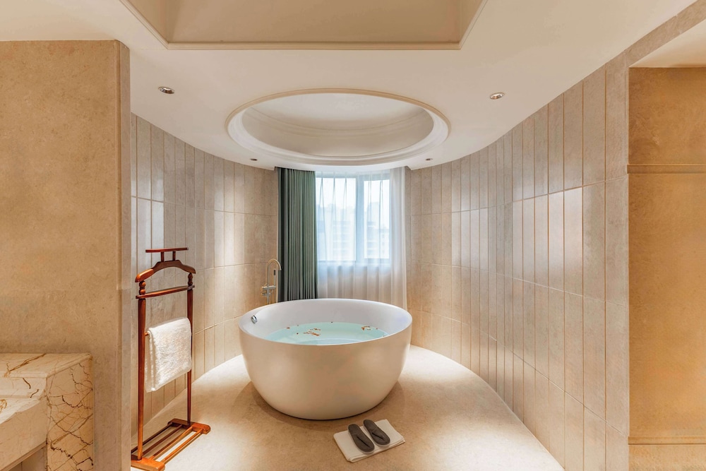 Ramada Plaza by Wyndham Wuhan Dongxi Lake 39/40
