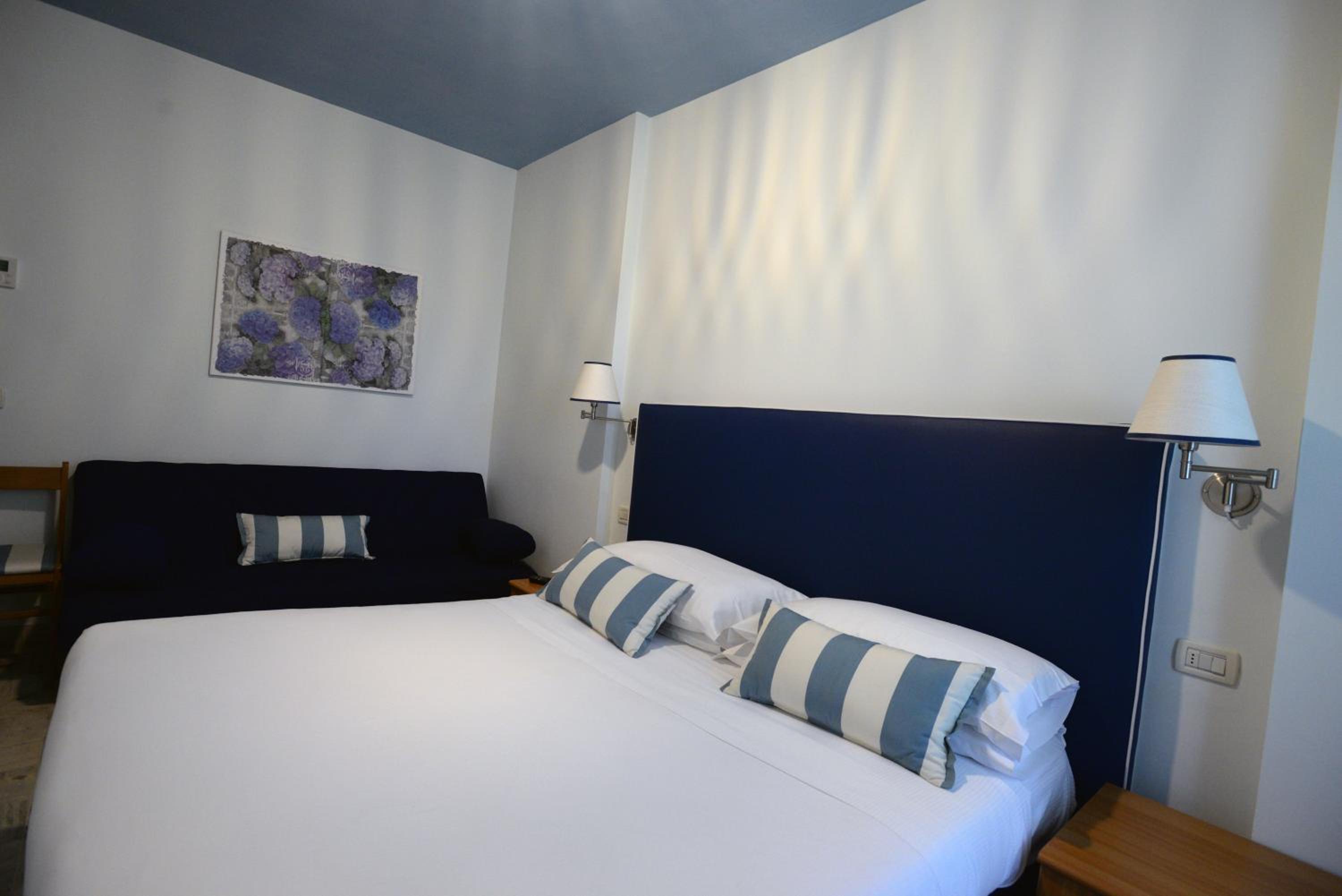 Room, Triple, French Bed