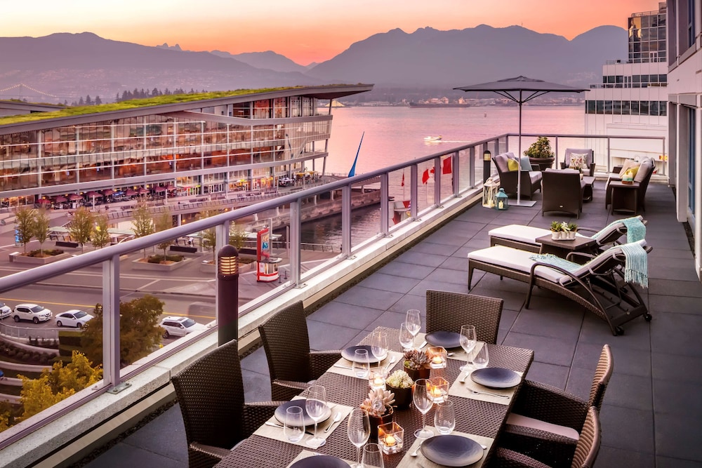 Fairmont Waterfront 56/72