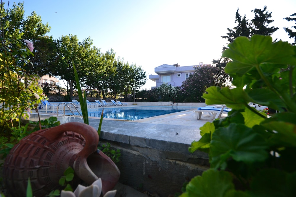 Cunda Basel Hotel 23/47