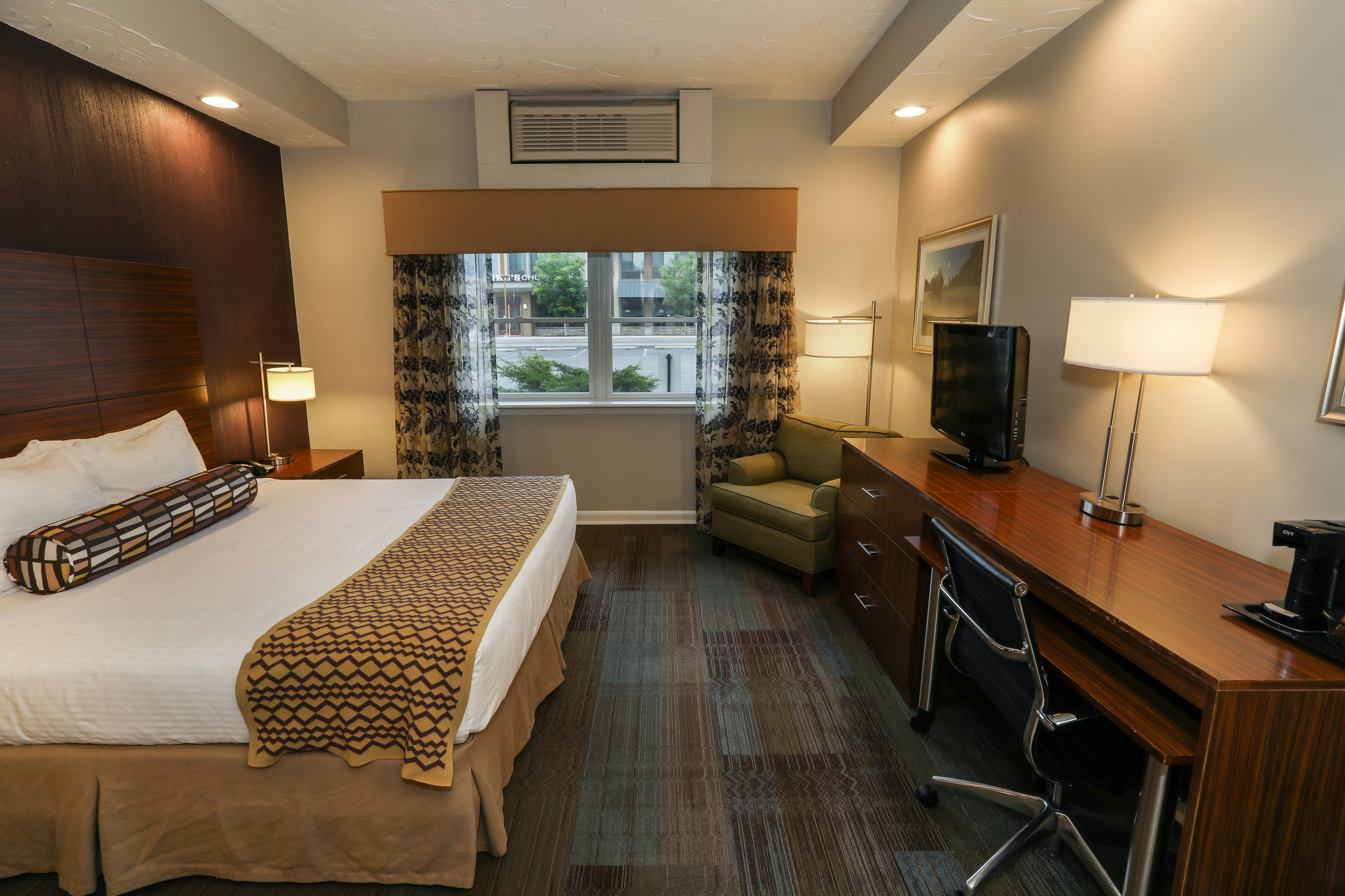 Alpine, King Bed, Accessible