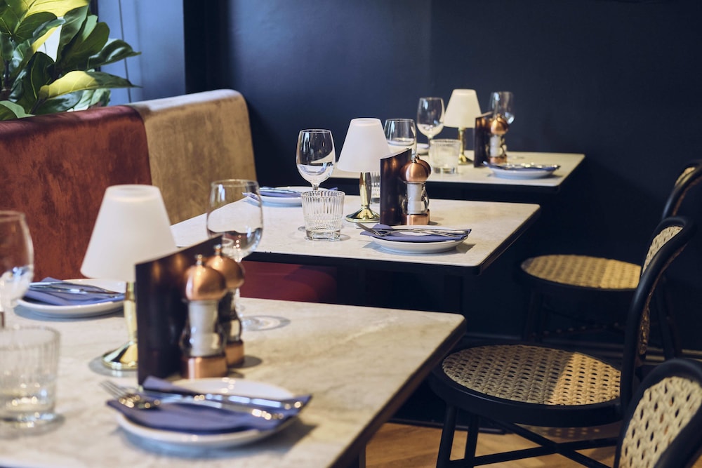 Le Monde Hotel 34/50