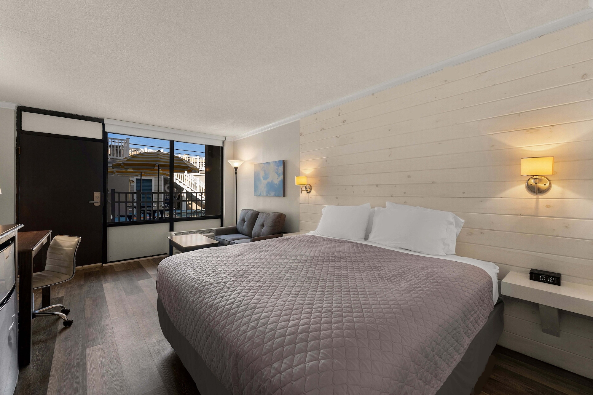 Atlantic, Deluxe, King Bed, Side Ocean View, Sofa