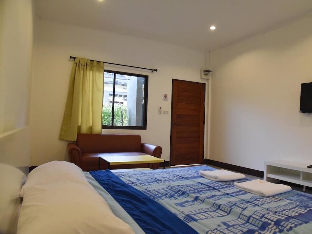 1 BEDROOM, STUDIO