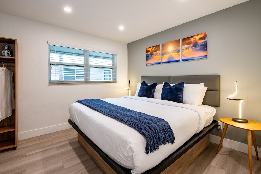 2 BEDROOMS, SUITE