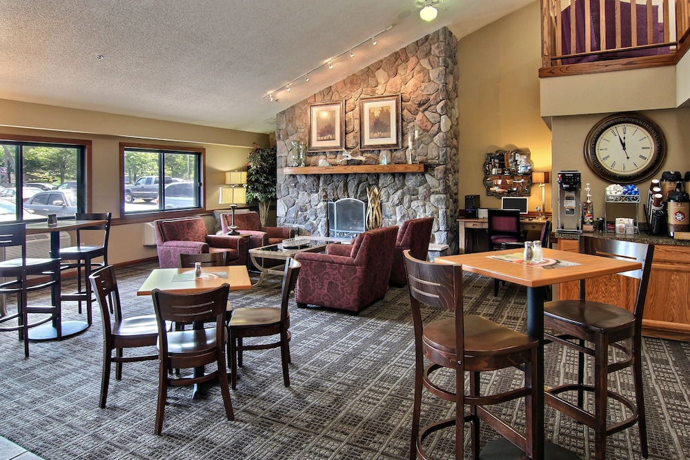 Blossom Hotel & Suites Traverse City 55/64