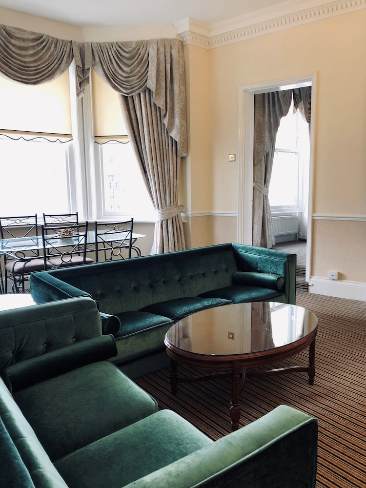 Royal Hotel Scarborough 50/74