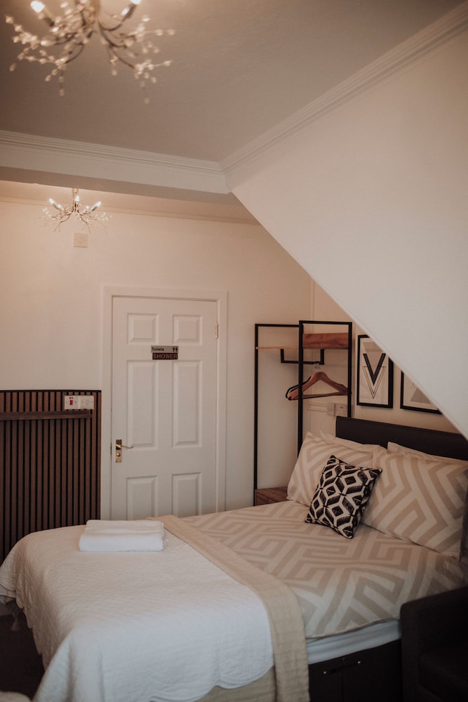 16 PILRIG GUEST HOUSE 13/60
