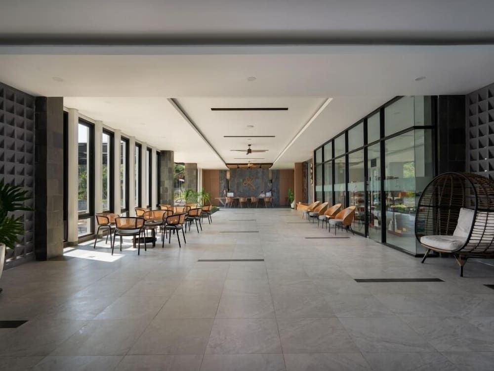 Laska Hotel and Resort Ciletuh 18/40