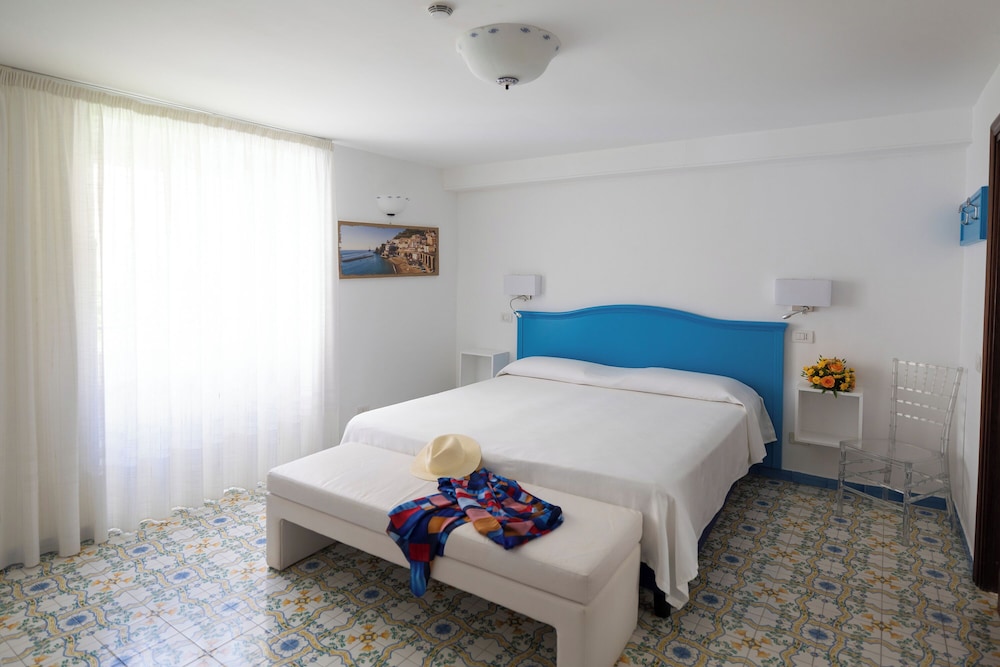 غرفة كلاسيكية ثلاثية، Hotel Amalfi 3/10