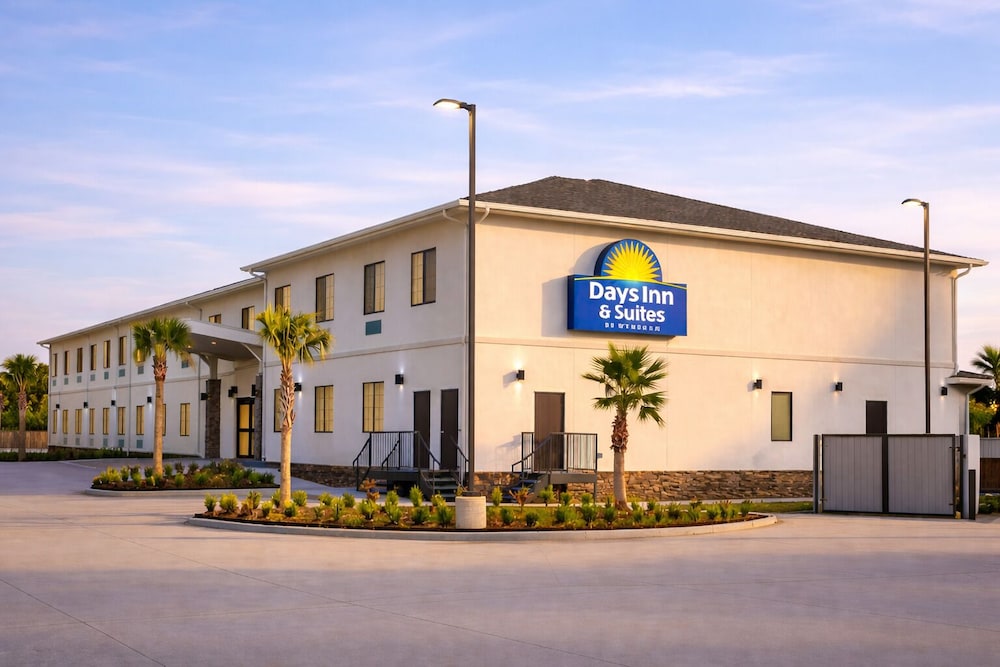 Days Inn & Suites by Wyndham Greater Tomball 3/61