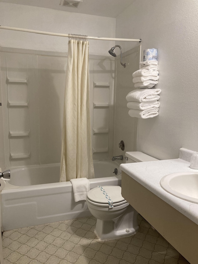 Travelodge by Wyndham Canyonville 42/45