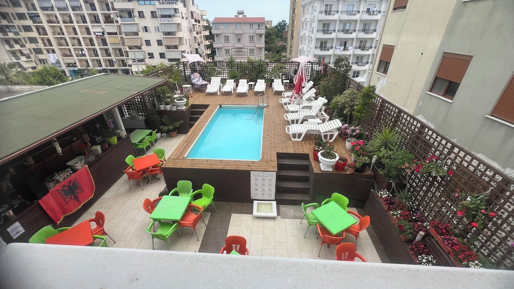 Sunrise Hotel Cameria 8/50