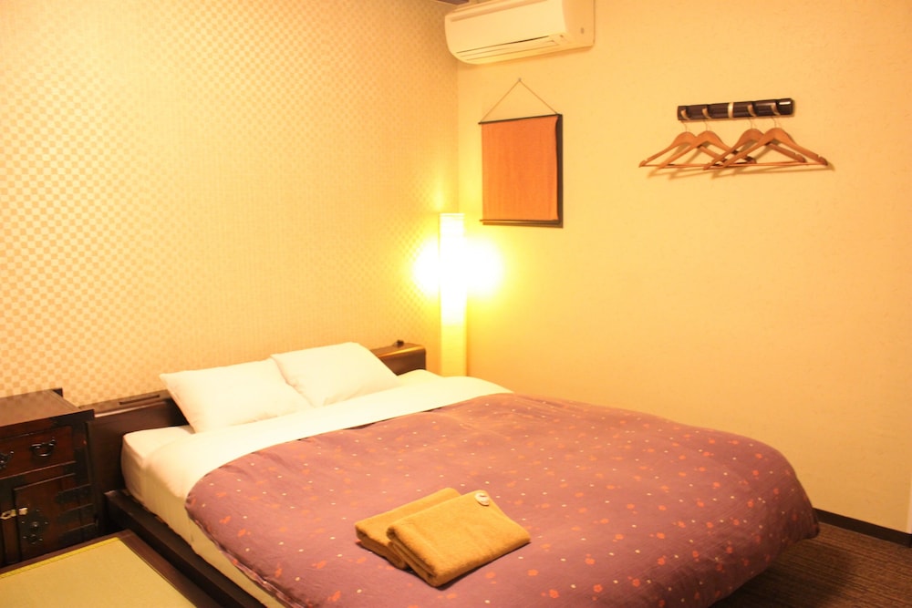 BASIC, DOUBLE BED, NO WINDOW