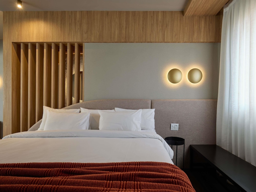 EXECUTIVE, SUITE, KING BED