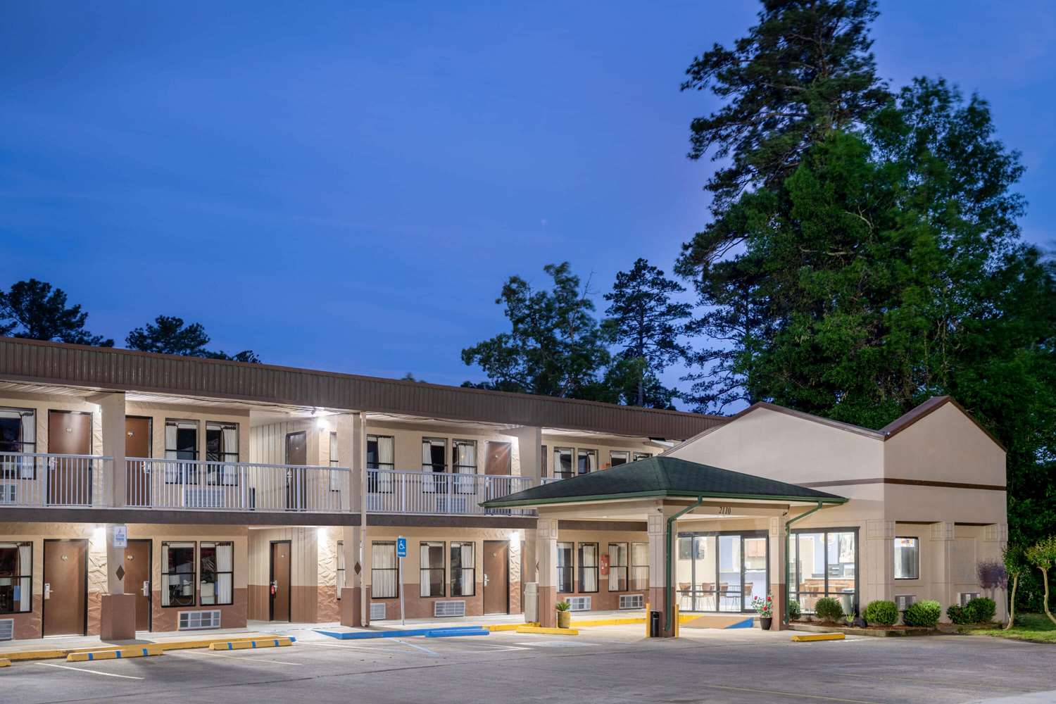 Super 8 By Wyndham Gadsden Al 4/32