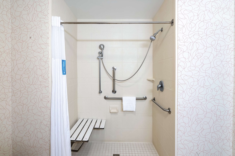 Hampton Inn Richmond Airport 18/58